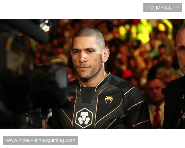 佩雷拉与科尔特斯恋情公开，社交媒体晒合照