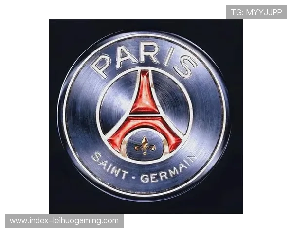 姆巴佩点球绝杀后指向队徽，伯纳乌球场沸腾